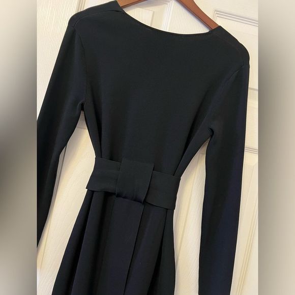 COS black v-neck knit dress - Picture 8 of 12